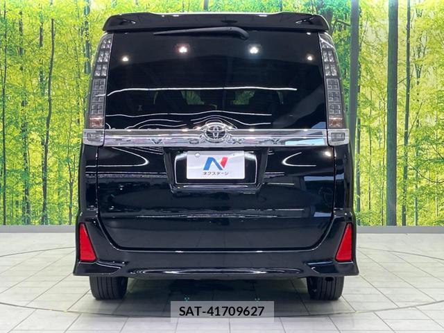 Toyota VOXY 2016-10 8549596-15