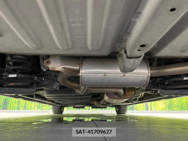 Toyota VOXY 2016-10 8549596-19