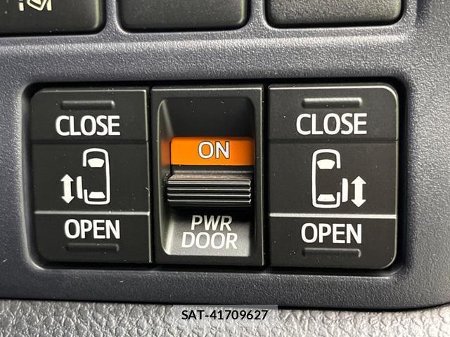 Toyota VOXY 2016-10 8549596-3