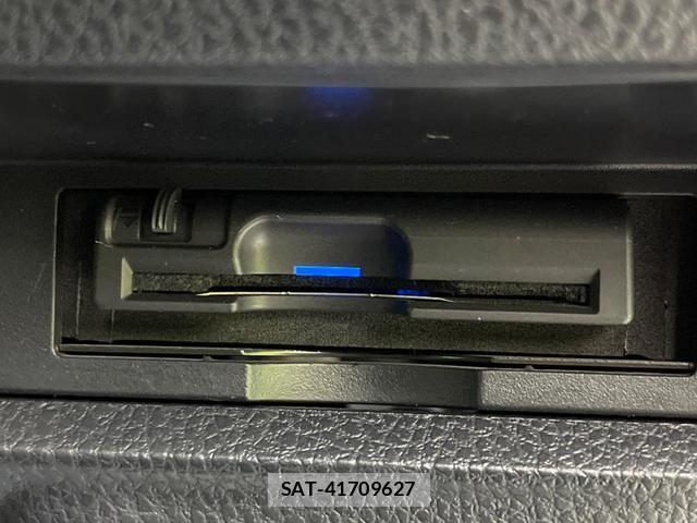 Toyota VOXY 2016-10 8549596-6