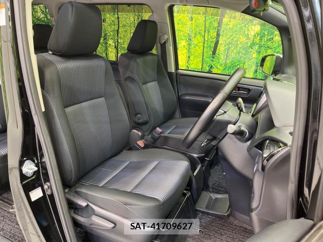 Toyota VOXY 2016-10 8549596-7
