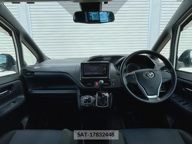 Toyota VOXY 2016-08 8549634-1