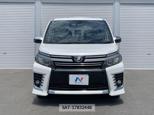 Toyota VOXY 2016-08 8549634-13