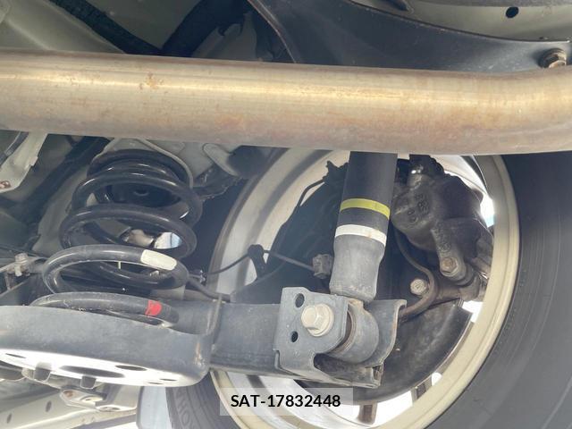 Toyota VOXY 2016-08 8549634-19