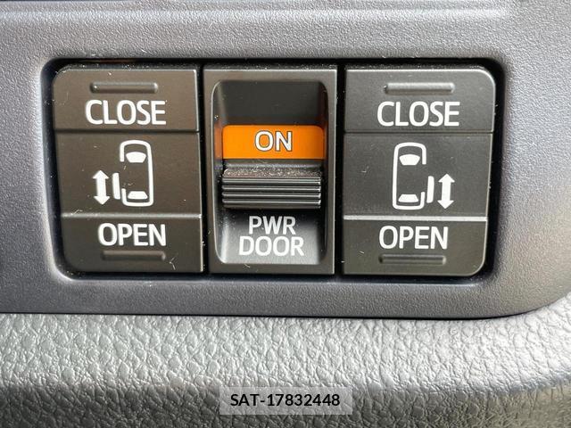 Toyota VOXY 2016-08 8549634-4
