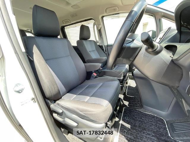 Toyota VOXY 2016-08 8549634-7