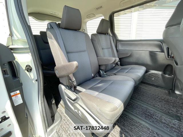 Toyota VOXY 2016-08 8549634-8
