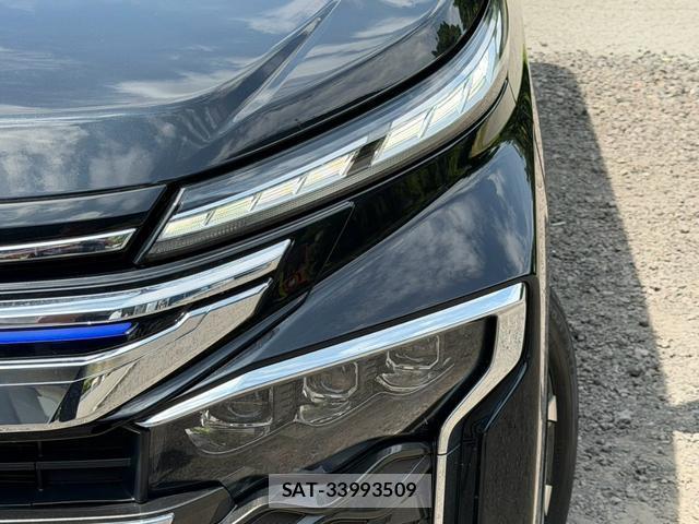 Toyota VOXY 2024-05 8549892-3