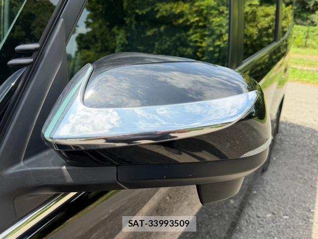 Toyota VOXY 2024-05 8549892-9
