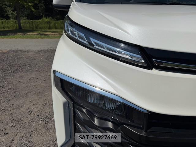 Toyota VOXY 2025-06 8549894-11