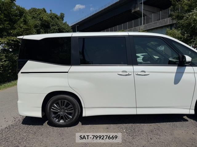 Toyota VOXY 2025-06 8549894-2