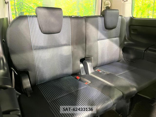 Toyota VOXY 2015-11 8549991-10