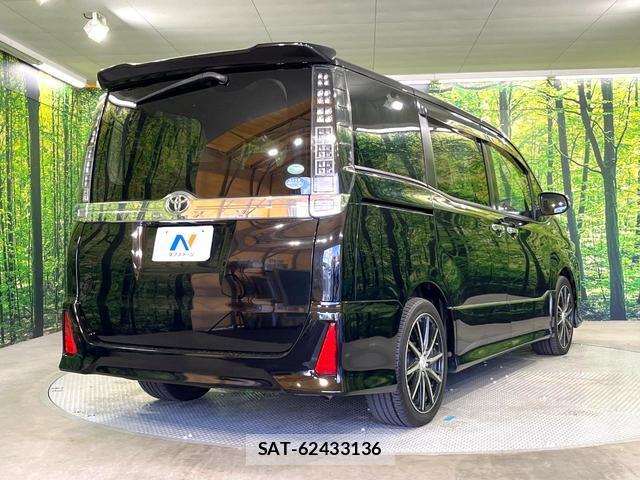 Toyota VOXY 2015-11 8549991-15