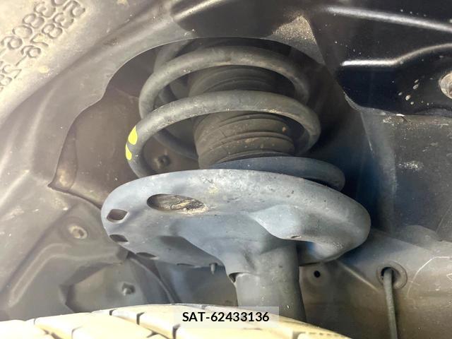 Toyota VOXY 2015-11 8549991-18