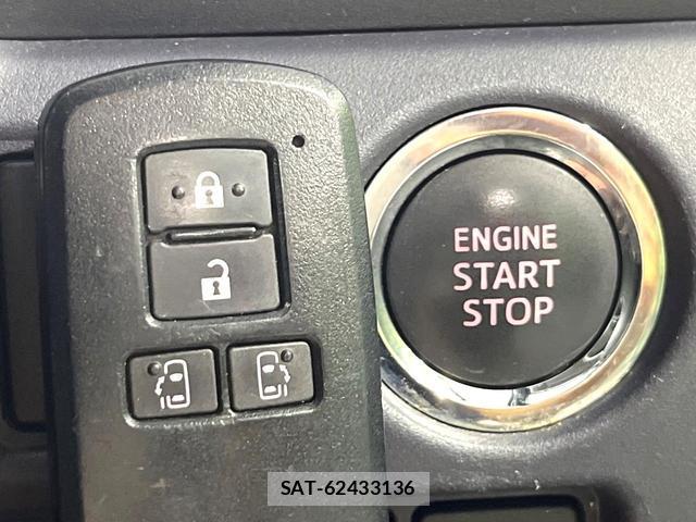 Toyota VOXY 2015-11 8549991-19