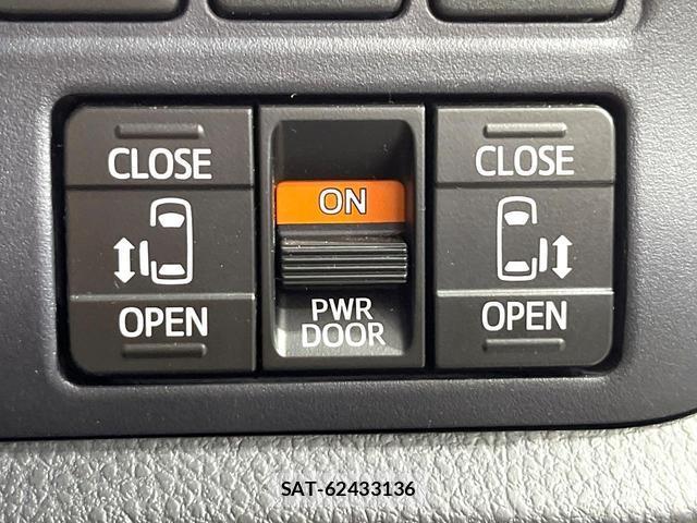 Toyota VOXY 2015-11 8549991-4