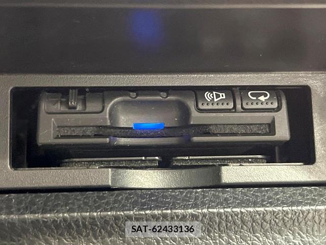 Toyota VOXY 2015-11 8549991-5