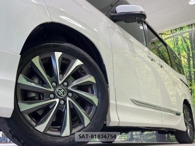Toyota VOXY 2023-08 8550108-13