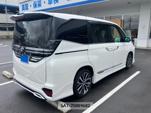Toyota VOXY 2025-03 8550109-13