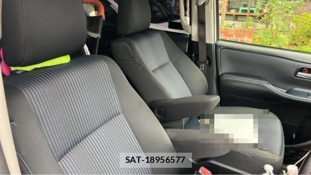 Toyota VOXY 2016-12 8550247-5