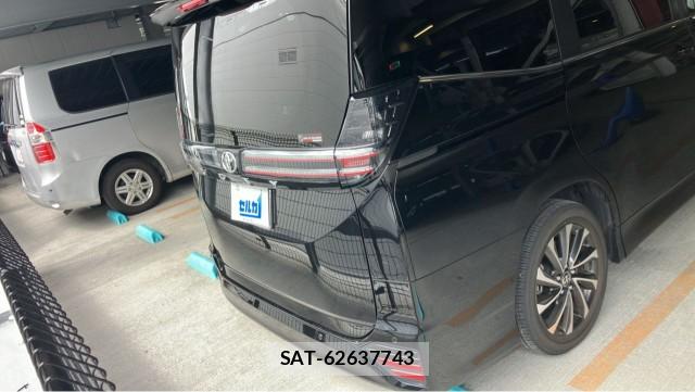 Toyota VOXY 2024-08 8550346-1