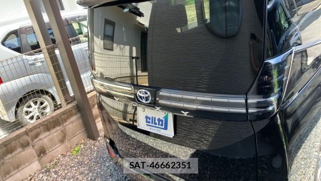 Toyota VOXY 2022-03 8550372-1
