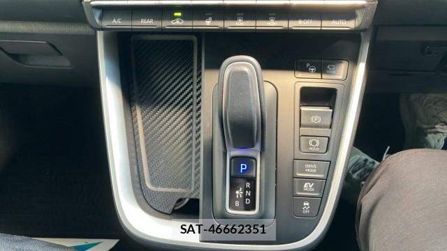Toyota VOXY 2022-03 8550372-14