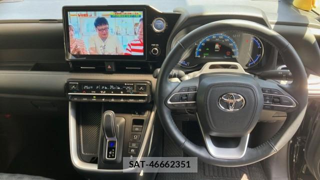 Toyota VOXY 2022-03 8550372-16
