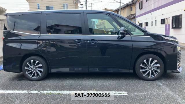 Toyota VOXY 2026-06 8550411-3