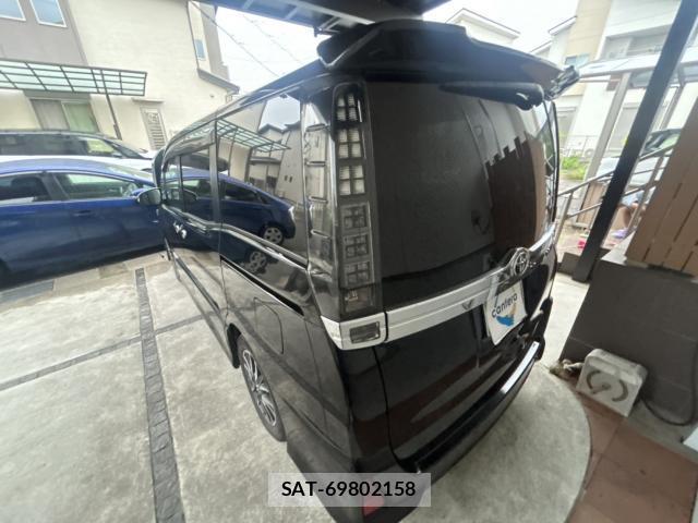 Toyota VOXY 2015-08 8550722-1