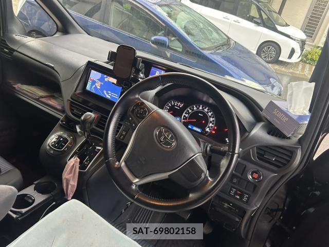 Toyota VOXY 2015-08 8550722-3