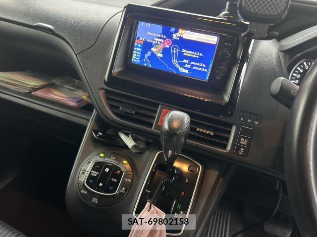 Toyota VOXY 2015-08 8550722-4