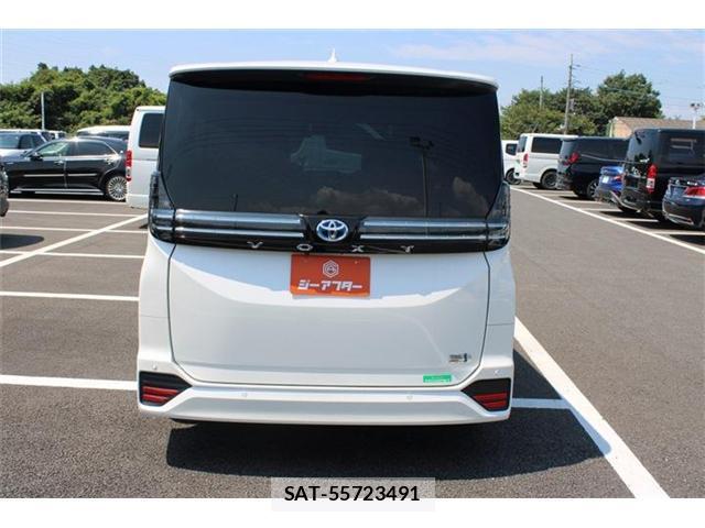 Toyota VOXY 2023-06 8550761-7