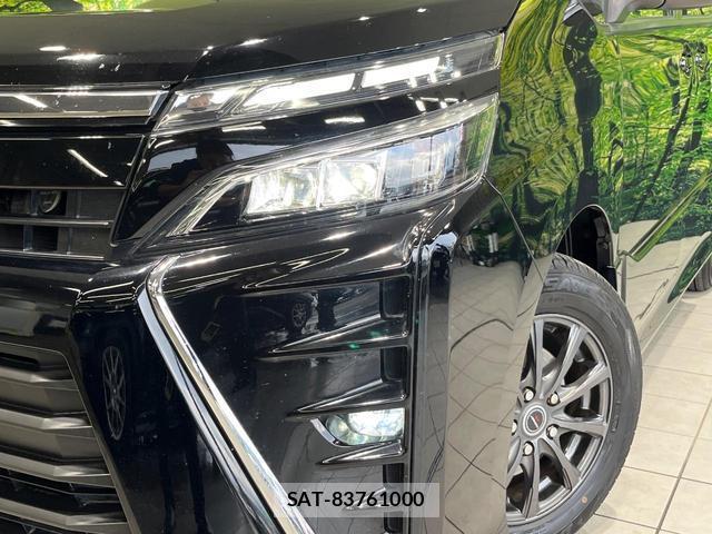 Toyota VOXY 2017-08 8550815-11