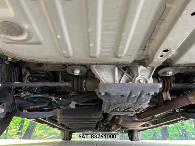 Toyota VOXY 2017-08 8550815-18