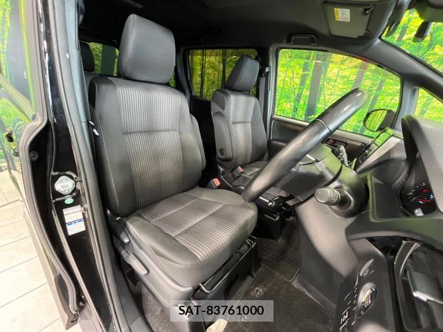 Toyota VOXY 2017-08 8550815-7
