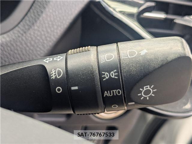 Toyota VOXY 2015-12 8550837-13