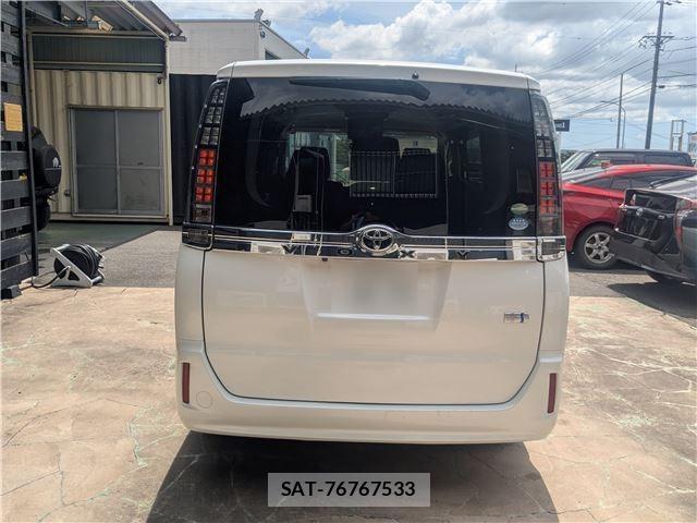 Toyota VOXY 2015-12 8550837-4