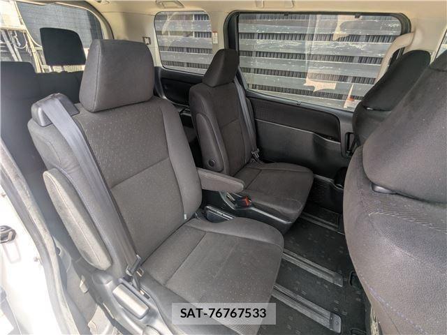 Toyota VOXY 2015-12 8550837-9