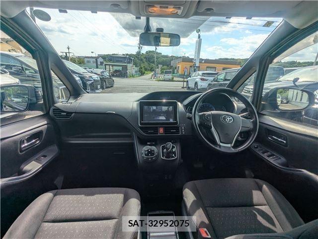 Toyota VOXY 2015-07 8550838-1