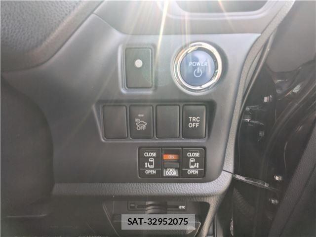 Toyota VOXY 2015-07 8550838-15