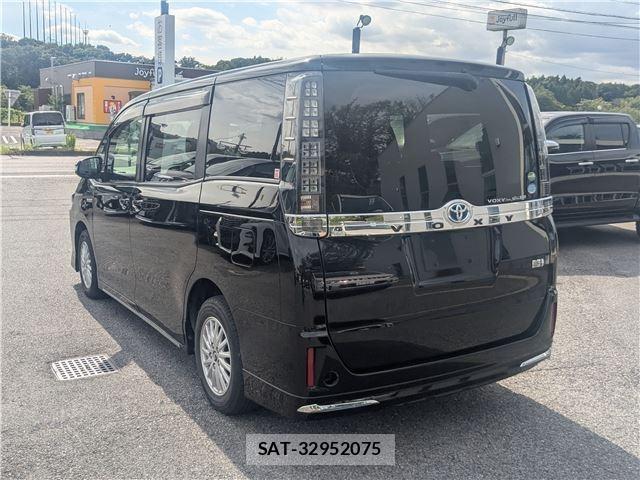 Toyota VOXY 2015-07 8550838-3