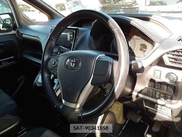 Toyota VOXY 2018-09 8551002-4