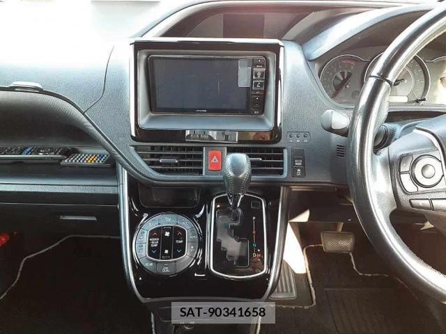 Toyota VOXY 2018-09 8551002-7