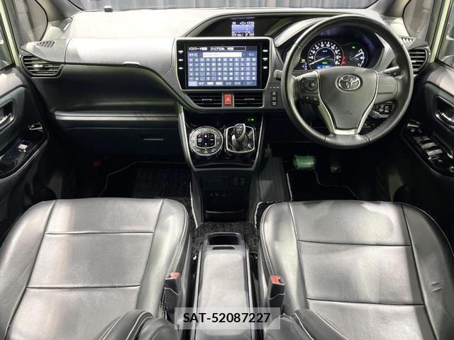 Toyota VOXY 2019-06 8551075-1