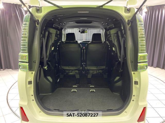 Toyota VOXY 2019-06 8551075-10