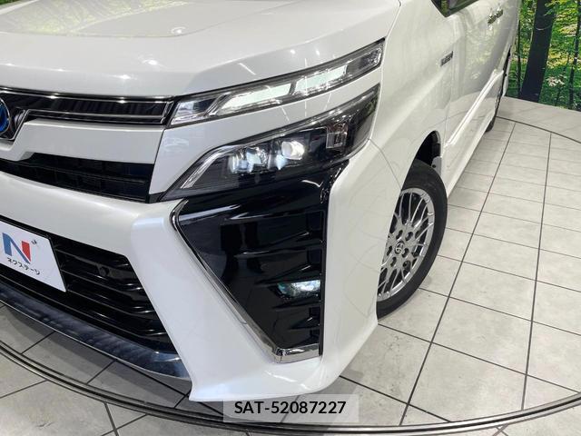 Toyota VOXY 2019-06 8551075-12