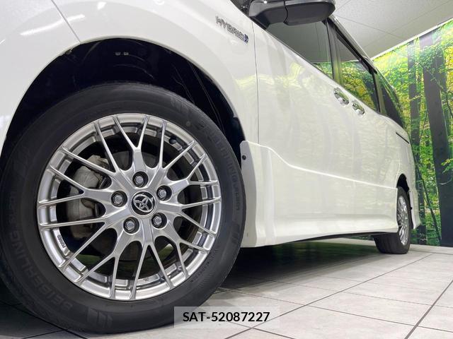Toyota VOXY 2019-06 8551075-13
