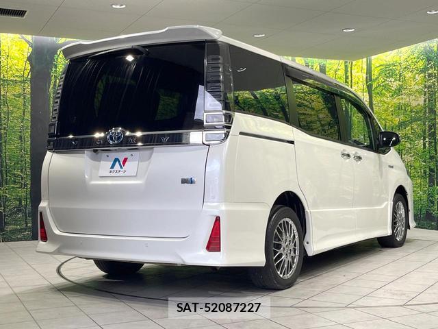 Toyota VOXY 2019-06 8551075-17