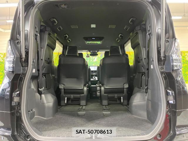 Toyota VOXY 2023-05 8551094-10